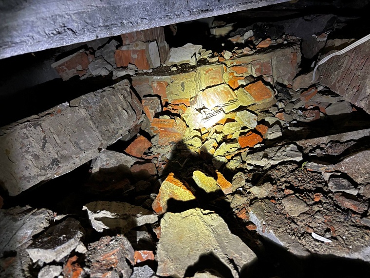 В Тюмени из-под завалов в гаражах на улице 50 лет ВЛКСМ спасли ребенка