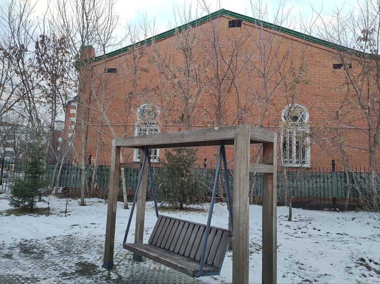 Фабрика света, крепкие браки и яблоневые корни памяти: что еще найдется на ул. Кирова в Тюмени