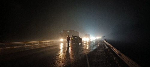 На тюменской трассе фура снесла водителя, который вышел оценить ущерб от ДТП