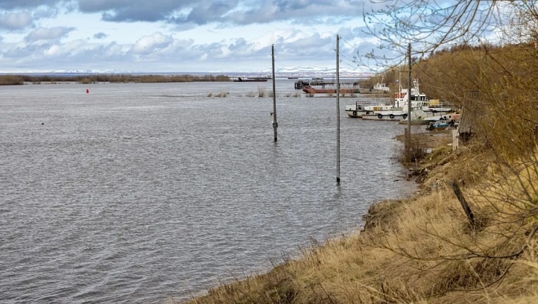 Жителям ямальского поселка выдадут мешки с песком для защиты от паводка