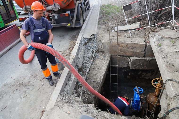 В Тюмени абонентов района Дома Обороны подключают к новому водопроводу