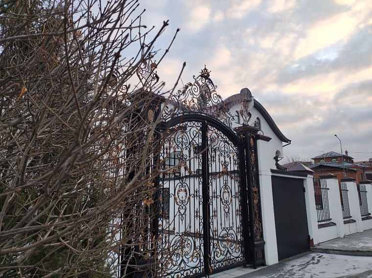 Фабрика света, крепкие браки и яблоневые корни памяти: что еще найдется на ул. Кирова в Тюмени