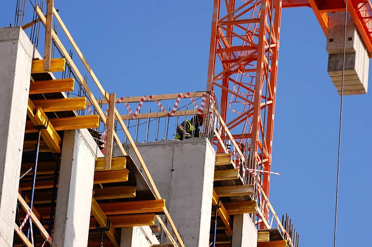 Замминистра Андрей Омельчук оценил ход строительства гостиницы тюменского межуниверситетского кампуса