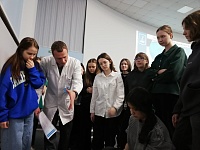 Депутат Тюменской гордумы Антон Терехин организовал обучение школьниц в рамках поручения президента