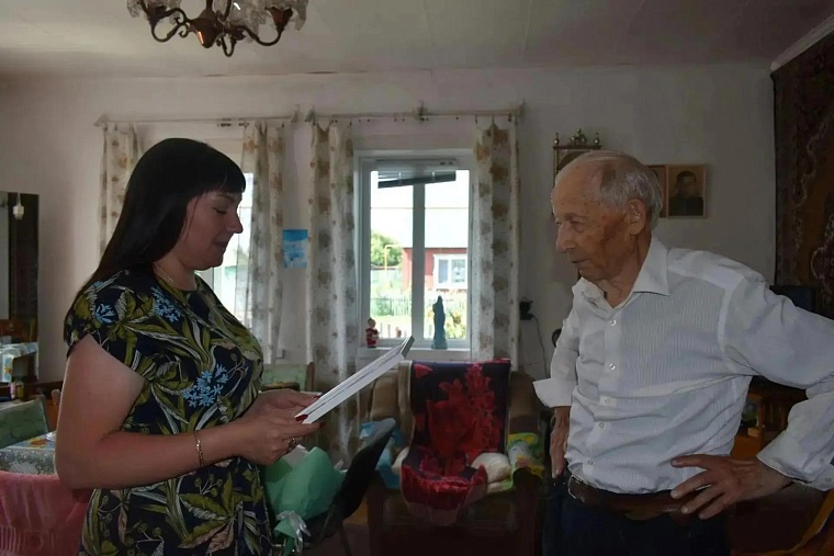 99-летнего ветерана из Тюменской области поздравил Владимир Путин