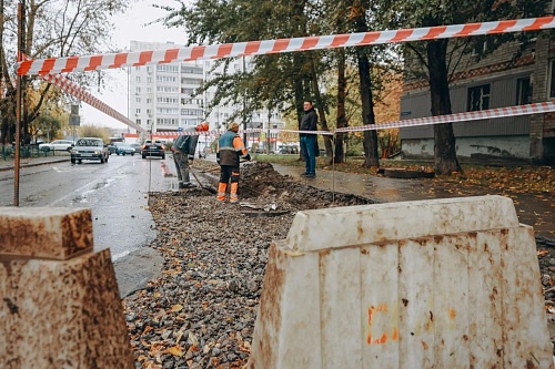 На ул. Ставропольской и Федюнинского в Тюмени восстанавливают ливневую канализацию
