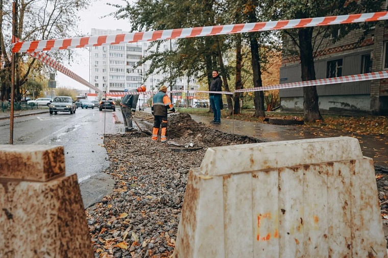 На ул. Ставропольской и Федюнинского в Тюмени восстанавливают ливневую канализацию