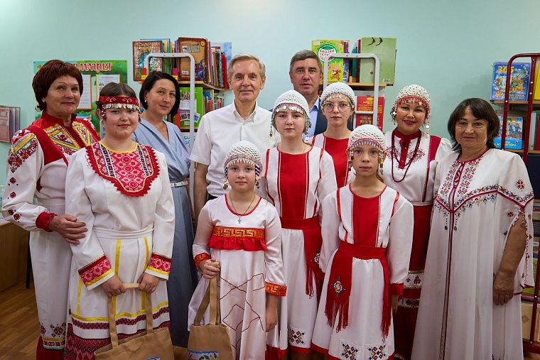 В честь праздника Акатуй в Нижней Тавде "Конька-Горбунка" читали по-чувашски