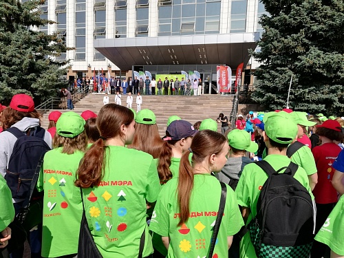Тюменские подростки могут записаться на третью смену «Отрядов мэра»