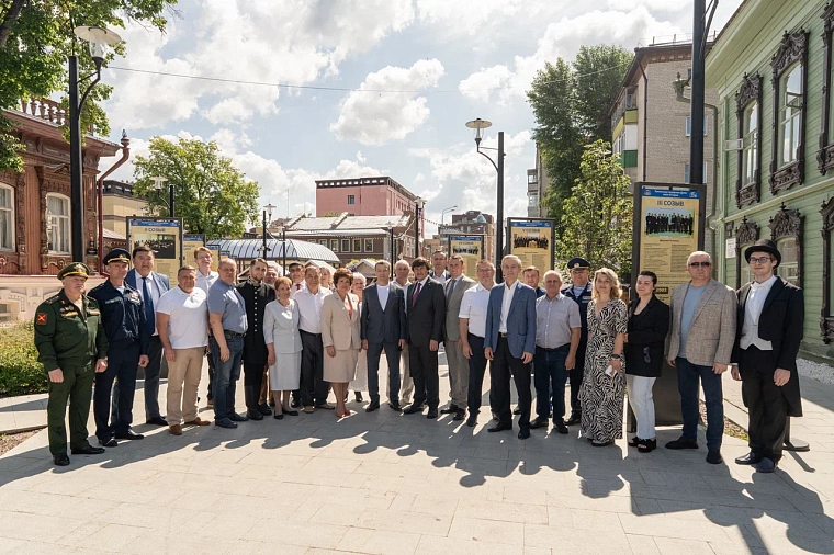 На улице Дзержинского открылась выставка к 235-летию Тюменской городской думы