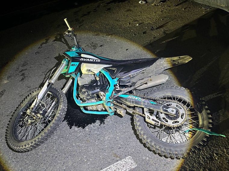 В Тюменском округе пьяный пенсионер спровоцировал массовое ДТП с участием подростка на питбайке