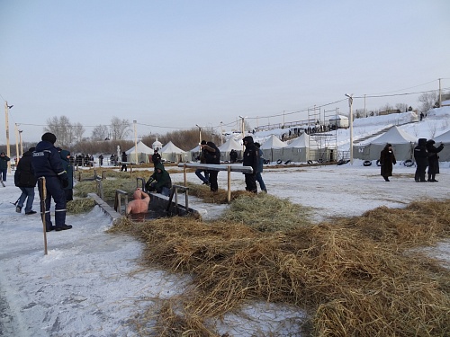 Врач и «морж» дали рекомендации тюменцам на крещенские купания