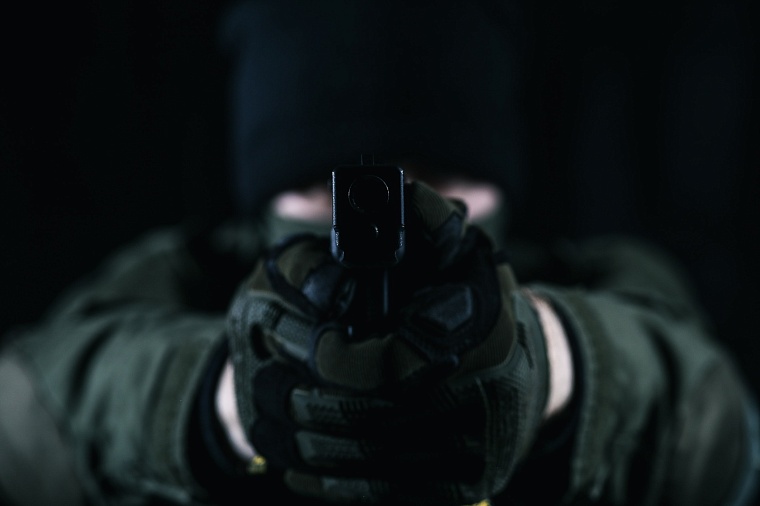 Шаг до трагедии: в Югре 14-летний подросток пришел на уроки с топором и пистолетом