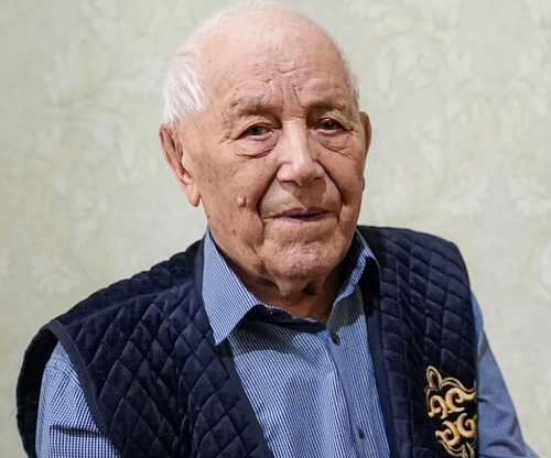 Александр Моор поздравил тюменского ветерана Саитгали Залялова со 100-летним юбилеем
