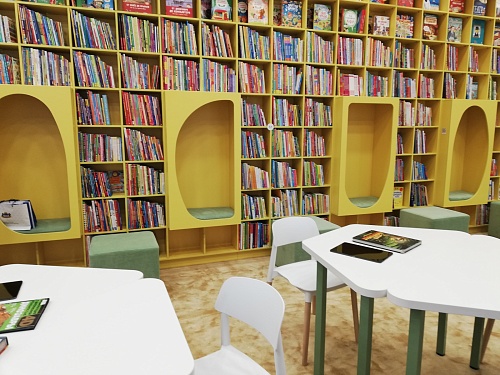 Тюменская библиотека знакомит школьников с творчеством писателей-юбиляров