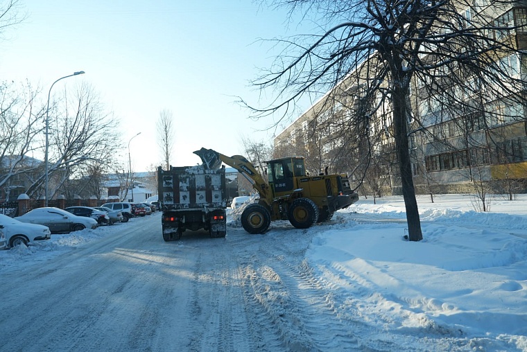 Поставили на вид: Максим Афанасьев рассказал, какие меры приняты УК по уборке дворов от снега