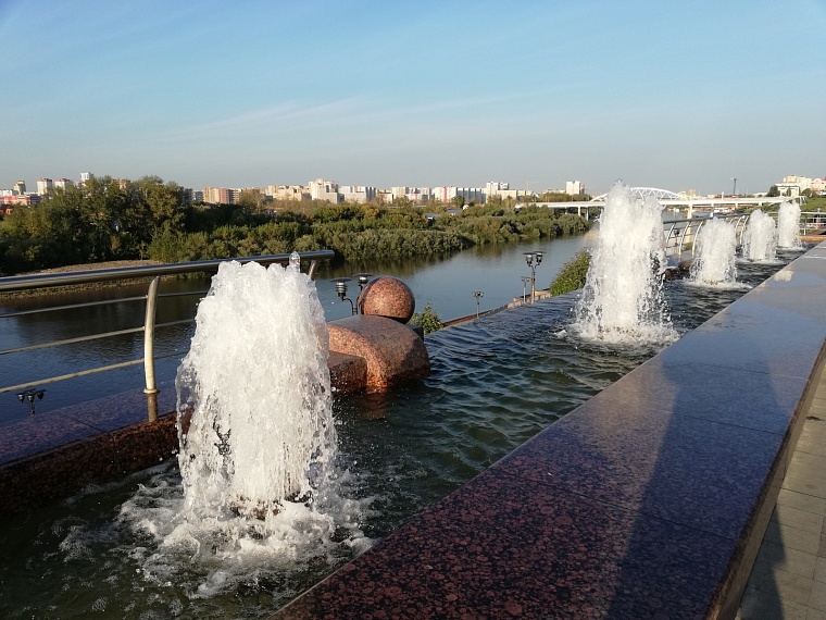 В Тюменской области прогнозируют грозу, жару и сильный ветер
