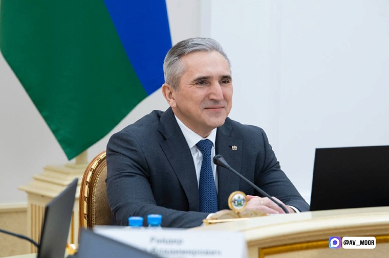 Александр Моор встретился с участниками тюменской сборной «Абилимпикса»