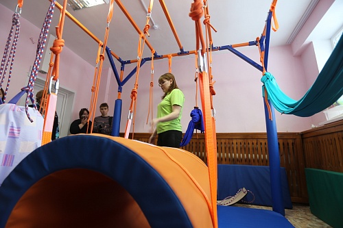 От комы до школы: в тюменском центре «Надежда» поставили на ноги девочку с тяжелым недугом