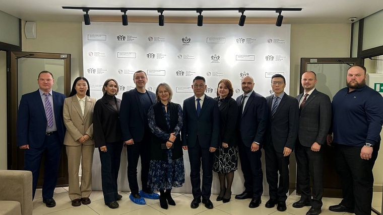 Из Тюмени в Пекин: власти обсудили запуск прямых авиарейсов