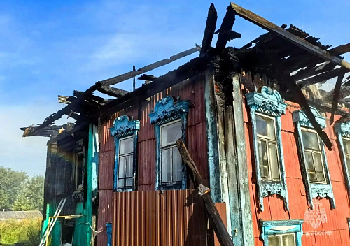 В Тобольске во время пожара в деревянном доме погиб человек