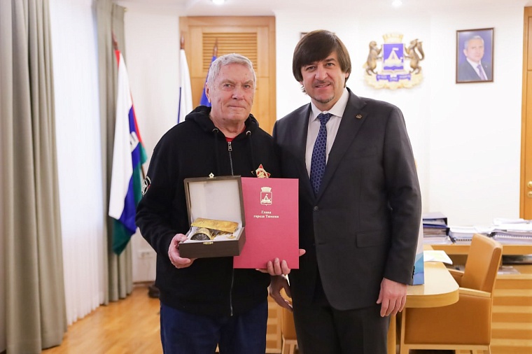 Максим Афанасьев поздравил автора идеи «Бессмертного полка» Геннадия Иванова с днем рождения