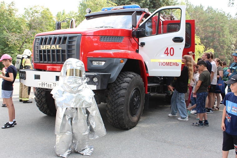 Пожарные рассказали детям из центра «Родник» о пожарной безопасности