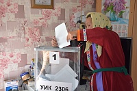 К избирателям Тюменской области - на вертолете
