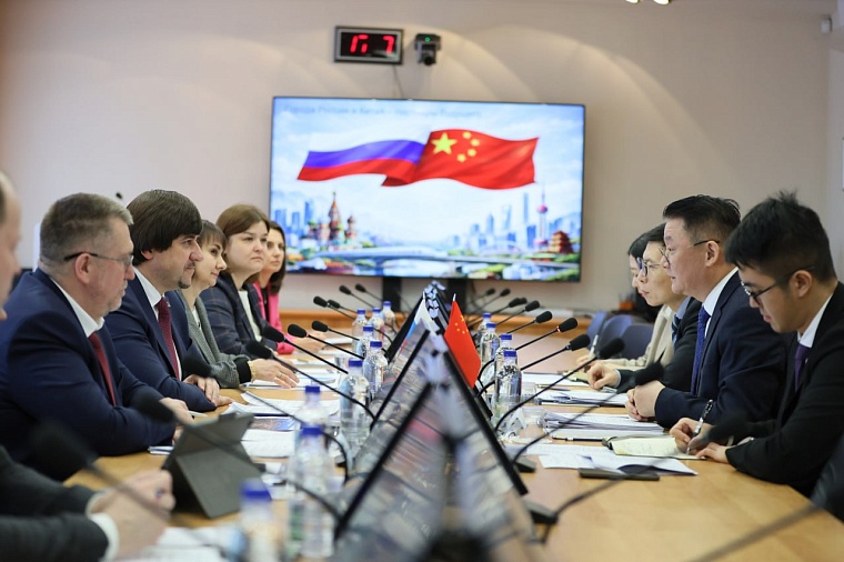 Тюмень и Китай: от 35-летия побратимских связей - к новым совместным проектам