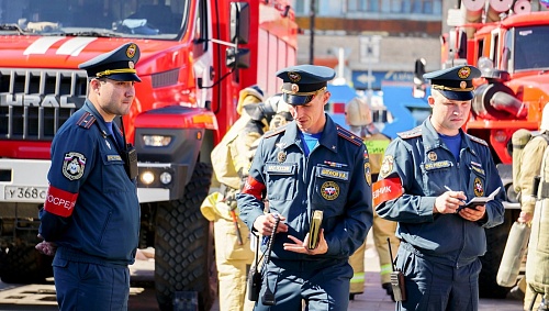 В Тюменском аквапарке провели учебную эвакуацию с участием 19 единиц техники