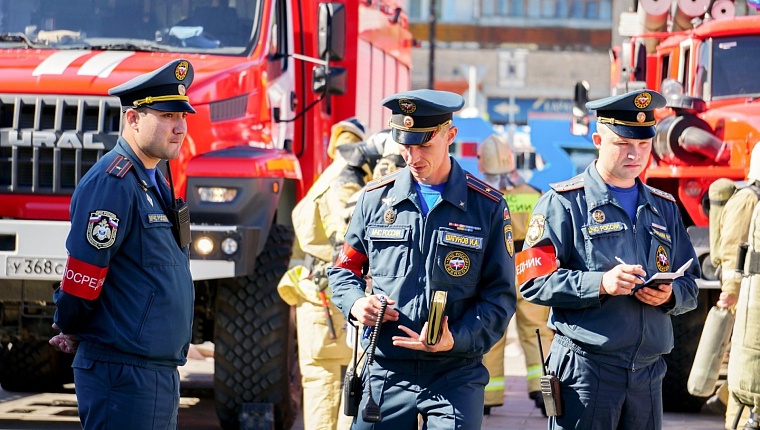 В Тюменском аквапарке провели учебную эвакуацию с участием 19 единиц техники