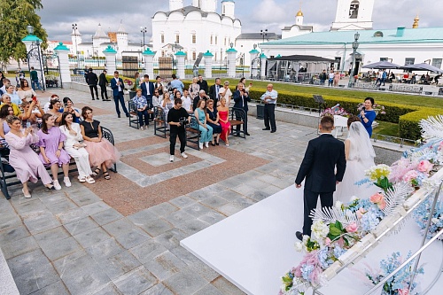 В Тюменской области летом планируют сыграть свадьбы более 4000 пар