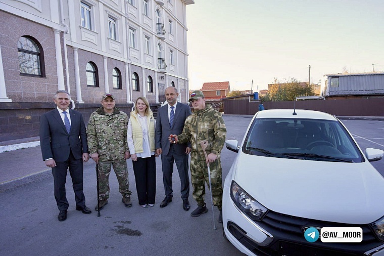 Александр Моор: За два года в филиал фонда «Защитники Отечества» обратилось более 12 тысяч человек