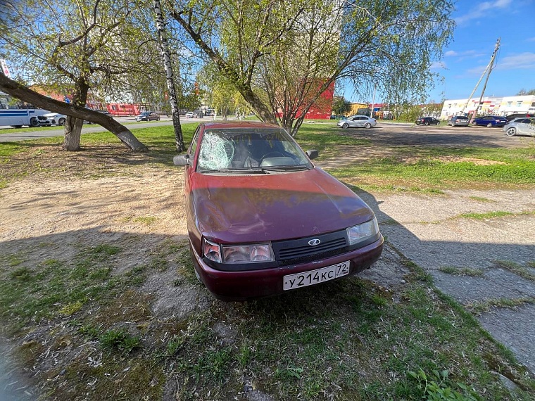 В Тобольске на "зебре" сбили молодую мать с ребенком