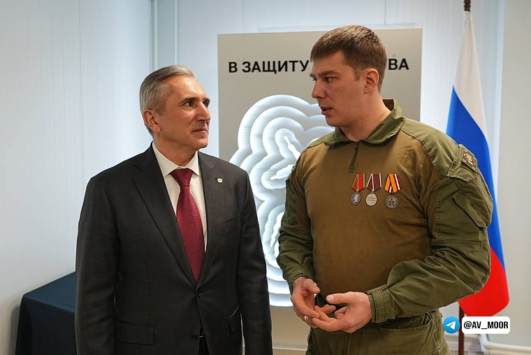 Александр Моор и Владимир Якушев осмотрели обновленную инфраструктуру центра "Аванпост"