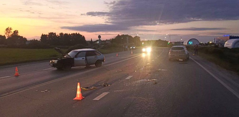 На тюменской трассе под утро водитель на "Киа" сбил 15-летнего подростка