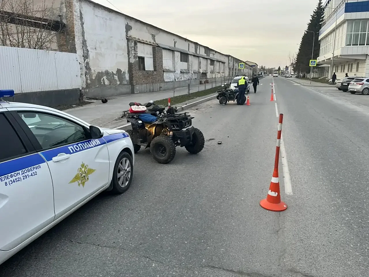 В Ялуторовске два квадроцикла столкнулись при попытке обогнать автомобиль