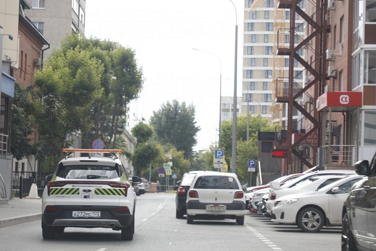 Тюменцы паркуются на платных парковках и не платят