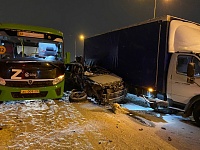 В Тюмени пьяный водитель спровоцировал массовое ДТП с маршруткой