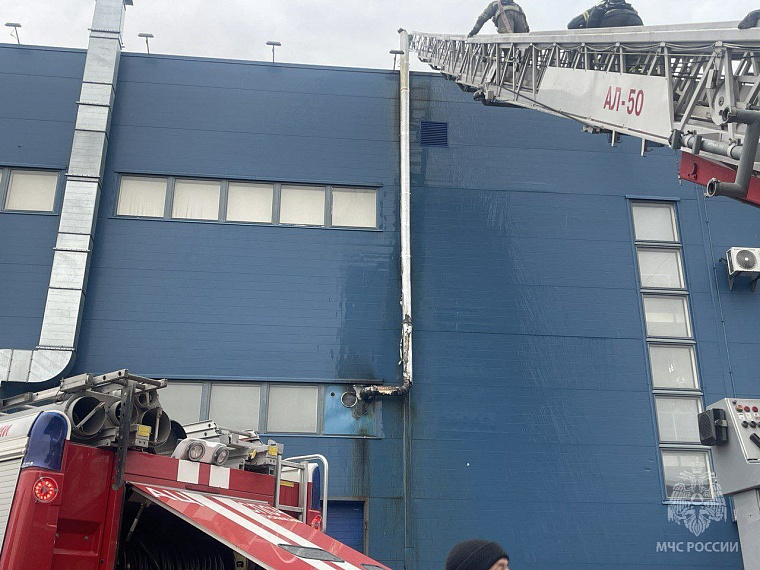 В тюменском ТЦ «Южный» тушили пожар