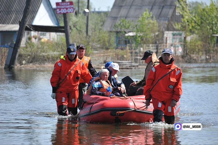 Александр Моор:  Тюменские спасатели ежедневно стоят на страже безопасности земляков