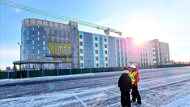 В Муравленко строят самую крупную поликлинику в пять этажей