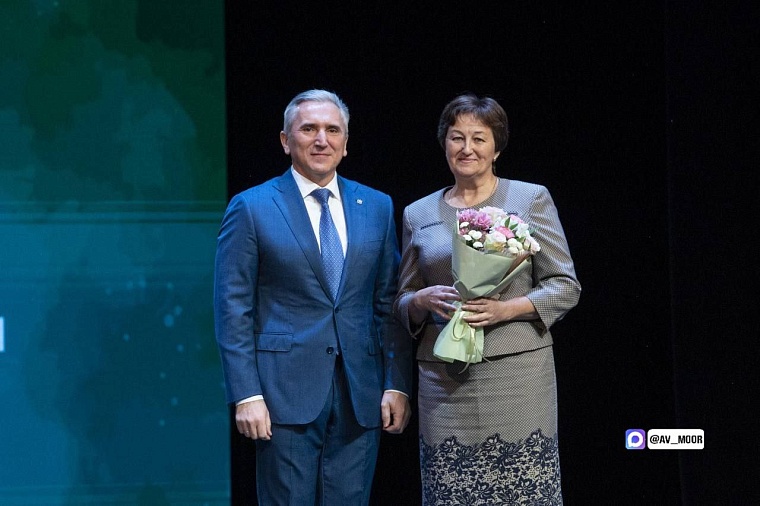 Александр Моор: Благодарю всех педагогов Тюменской области за тепло, которое вы дарите детям