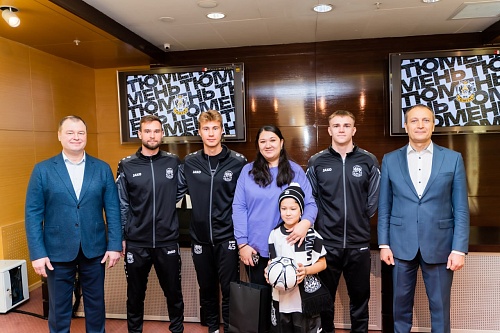 Артем Жога исполнил мечту семилетнего футболиста из Тюмени