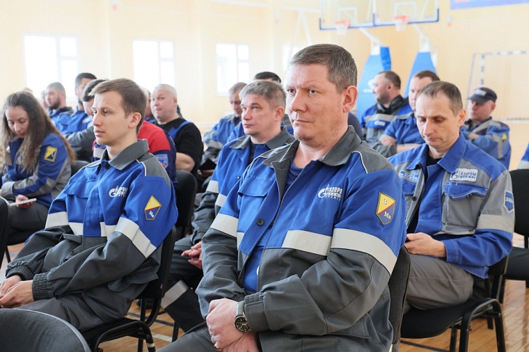 Встречи руководства ООО «Газпром добыча Уренгой» с трудовыми коллективами прошли в вахтовых жилых комплексах дальних промыслов на Уренгойском нефтегазоконденсатном месторождении