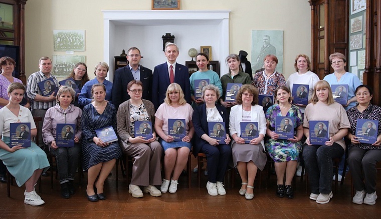 Все библиотеки Тобольска получили книги о Ершове