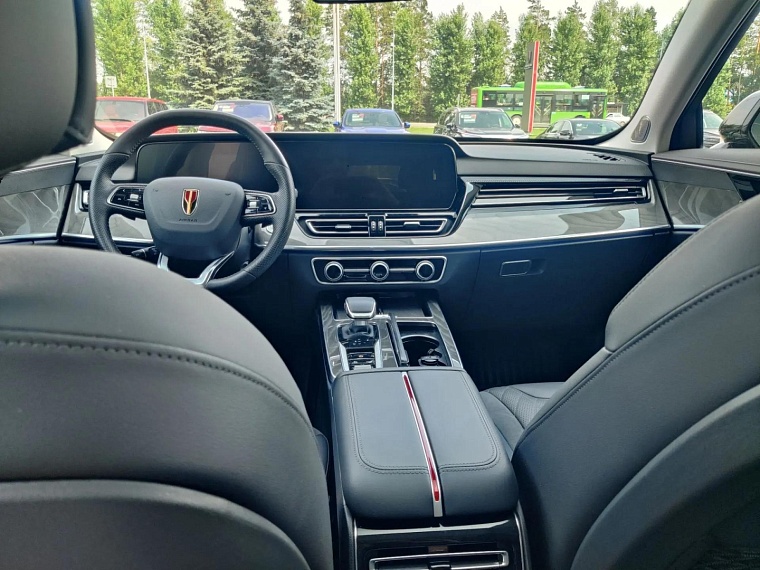 Китайский премиум на любой вкус: тестируем Hongqi HS3 и HS5 в Тюмени