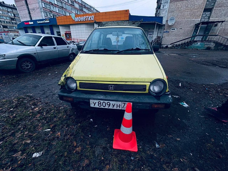 Отказали тормоза: на газоне ул. Республики в Тюмени "Хонда" сбила ребенка