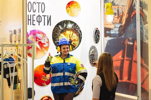 В Тюмени презентовали передвижную выставку "Просто о нефти"