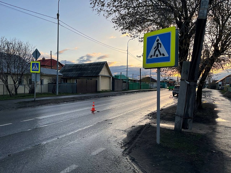 На улице Тимуровцев в Тюмени водитель сбил школьника на «зебре»